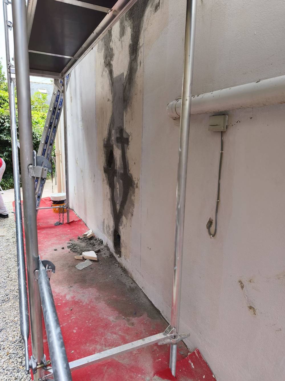 Consolidation du batît par des agraffes en acier